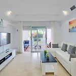 Apartment Cozy Side With Pool Estepona